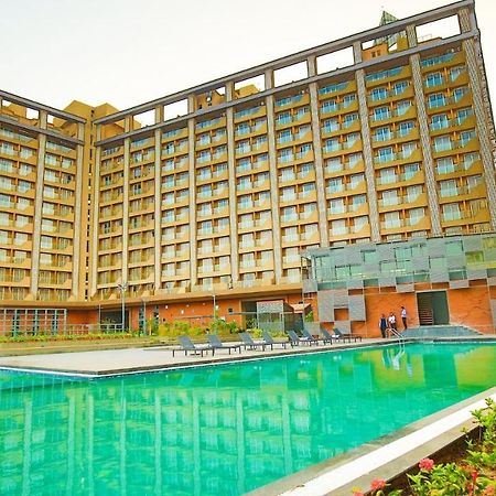 Weekend Address Managed By Global Hospitality Aparthotel Surat Exterior foto